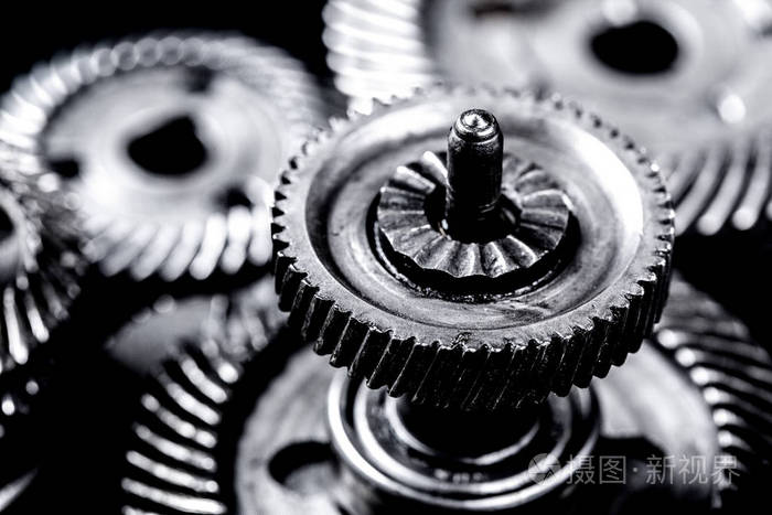 新的金属齿轮