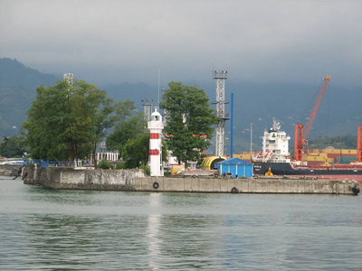格鲁吉亚阿贾拉巴统港商业运输货轮