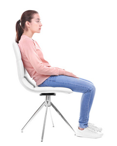 坐在椅子上侧图片