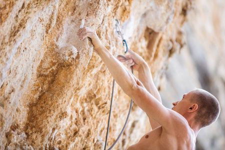 摇滚男登山者剪辑绳图片