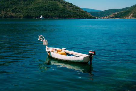 渔船在黑山科托尔湾