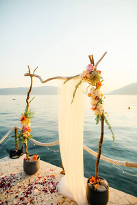 婚礼在日落时木拱