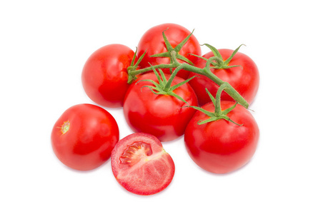全，半和成熟的红番茄特写的分支