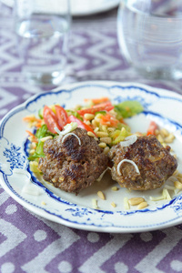 牛肉肉丸汉堡肉饼配色拉