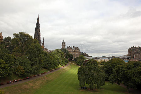 苏格兰王子街花园和爱丁堡城堡