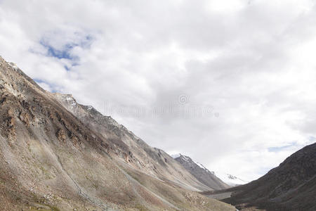 拉达克冰川雕刻的美丽山峰