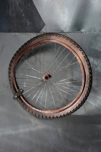 生锈的自行车车轮