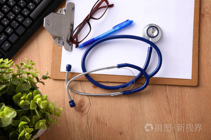 在白色的医用听诊器照片-正版商用图片0xzf6h-摄图新视界