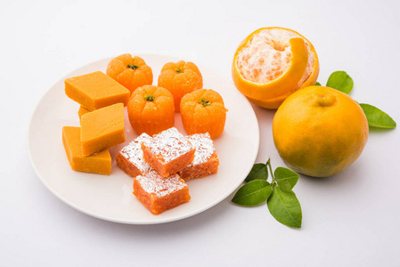 印度甜食橙色 Burfi 或在印地语 最喜爱的节日食品，从印度中部的橙色蛋糕或桑德拉 burfi