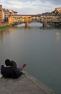 韦奇奥桥在佛罗伦萨的视图