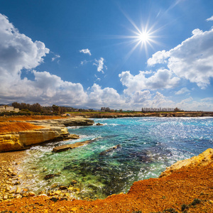 红色石头地中海湾