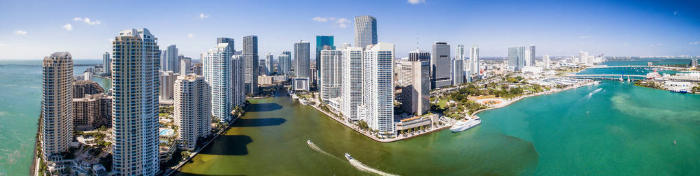 迈阿密市区和 Brickell 键，单月全景鸟瞰图