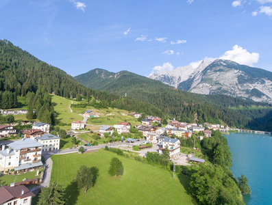 Auronzo 湖，意大利多洛米蒂山鸟瞰图