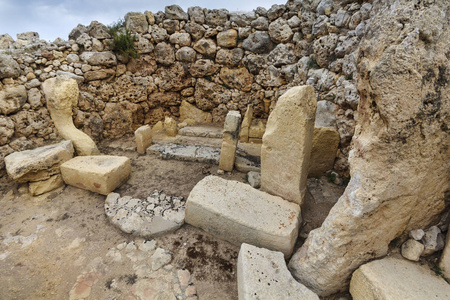 马耳他岛 戈佐岛，Ggantija 寺庙 3600公元前 3000 年 的废墟，巨石复杂被竖立在三个阶段由社区的农民和牧