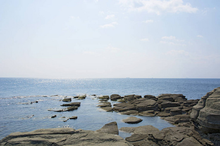 洛基海滩, 水面上的阳光闪烁