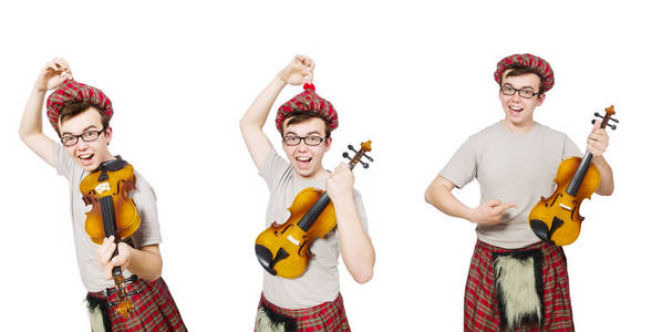 有趣的苏格兰人用白色衬底上的小提琴