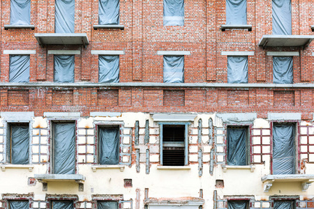 正在装修的房子扶墙叹息正在装修的建筑墙, 有盖窗照片