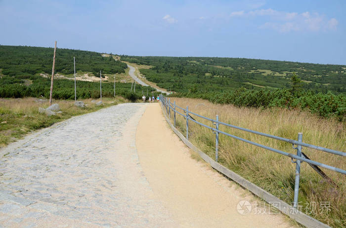 在波兰的巨人山的山路