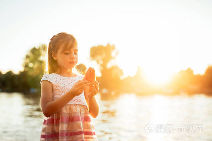 享受一些夏季小吃