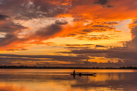 日落与渔夫的江景房图片