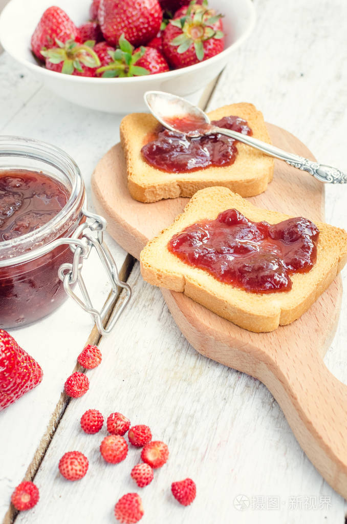 草莓果酱面包jpg