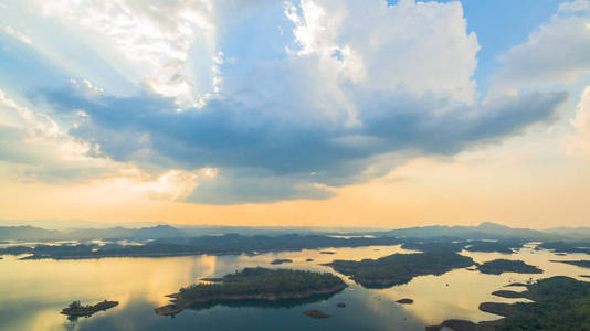 通过对湖天空光图片