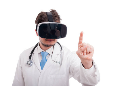 使用虚拟现实眼镜的医疗实习生