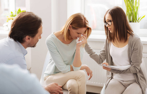 失望的女人低头,照片
