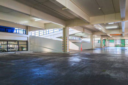 大厦停车场新公司大厦高层及多层车库停车场施工现场的高空观景工作