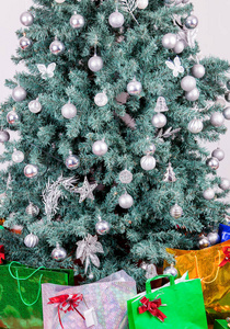与装饰的圣诞树