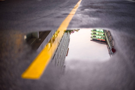 对道路上水坑建筑的思考