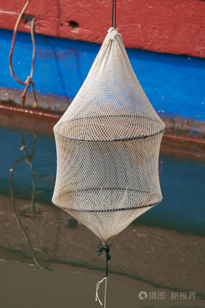 港口船上的渔网照片-正版商用图片0y2hrn-摄图新视界
