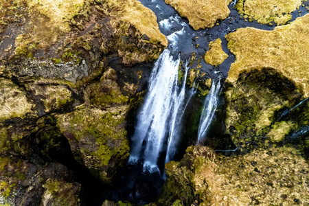 鸟瞰图瀑布附近的著名的 Seljalandsfoss 瀑布