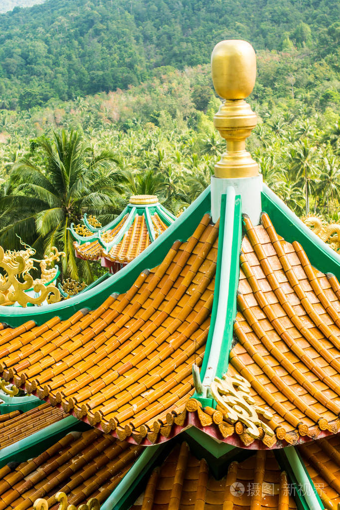 橙色的泰国寺庙屋顶