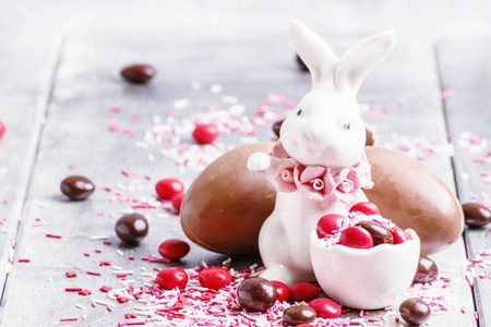 一只兔子和鸡蛋复活节组成