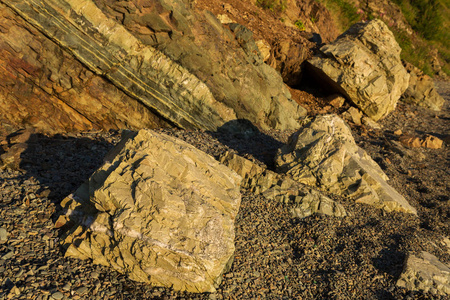 奥泽诺夫斯卡亚的城市海滩上的岩石吐口水, 阿瓦查湾岸边的彼得罗巴甫洛夫斯克堪察加茨基