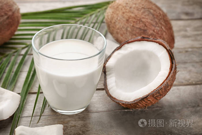 可口的椰子牛奶与组成