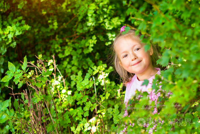 帕兰加植物公园立陶宛的女孩