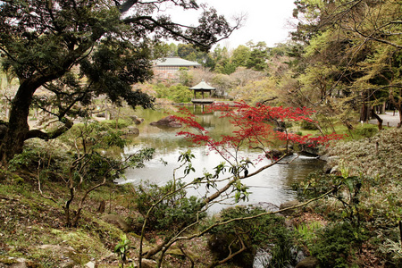 成田圣寺，与湖花园