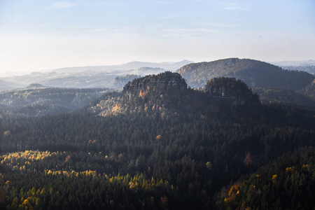 秋天在德国山脉和森林撒克逊瑞士是