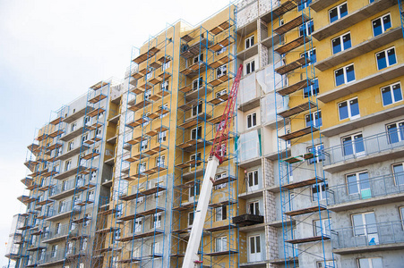 多层建筑。 建造多层住宅