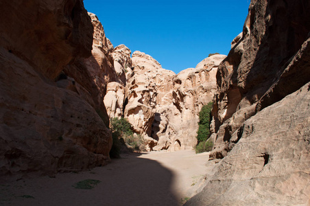 佩特拉古城遗址公园 Beidah 岩石和沙子 Siq al通常，冷的峡谷，考古纳巴泰人市的 Beidha，著名的小佩特拉的