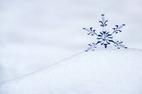 雪花在一个白色的雪