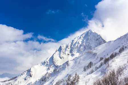 冬天山上风景顶视图