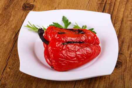 烤红辣椒。