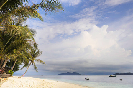 天堂海景观与白色的沙滩和绿宝石大洋彼岸协会岛马来西亚