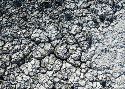 地面上的裂缝。 干旱。 土壤侵蚀开裂质地。 干裂的地面。
