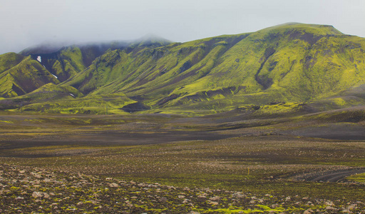 著名的冰岛最受欢迎旅游目的地和冰岛的高地 Landmannalaugar 五彩山徒步旅行枢纽景观视图，南冰岛