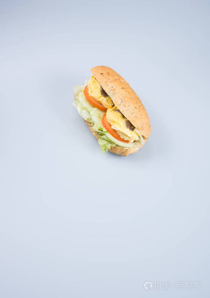 三明治或背景上美味的鸡蛋三明治