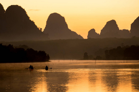 美丽的夏天湖畔